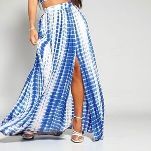 Fashion Nova Macie Maxi Skirt size Small Royal